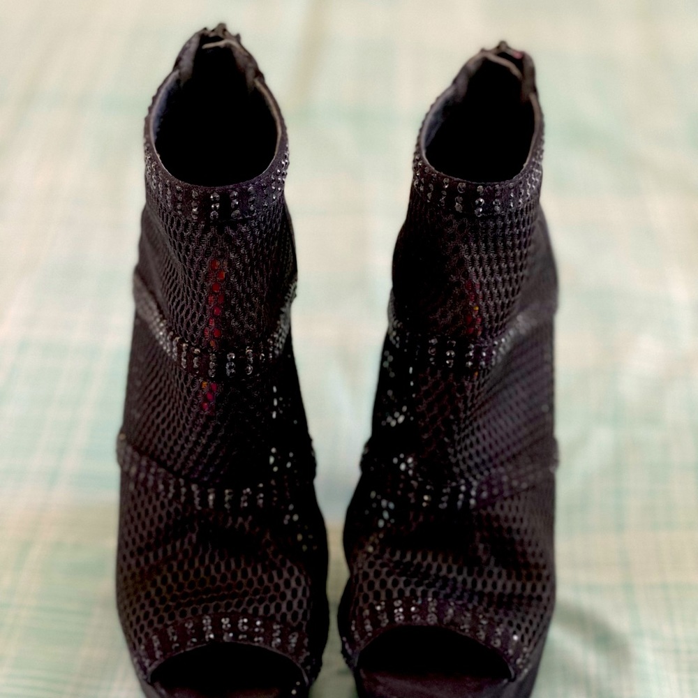 Black Zippered Heals